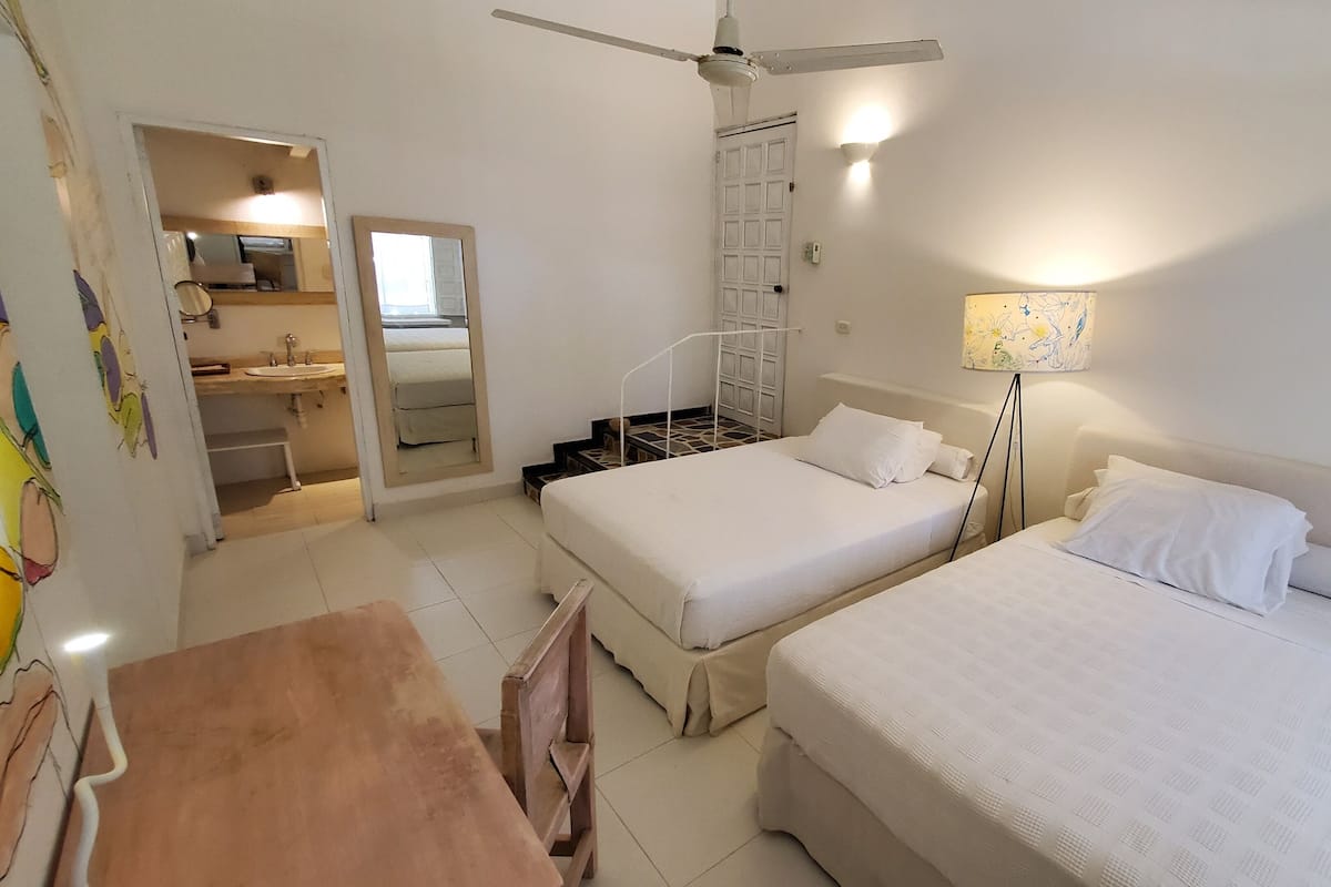 Familiekamer, 1 twee- of 2 eenpersoonsbedden | 1 slaapkamer, luxe beddengoed, Select Comfort-bedden, een minibar