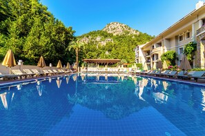 6 outdoor pools, pool umbrellas, pool loungers - Julian Forest Suites (Marmaris)
