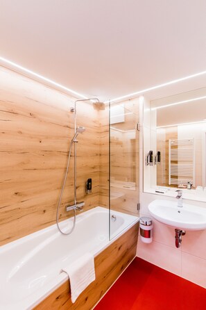 Amenidades de baño gratuitas, secadora de cabello, toallas 