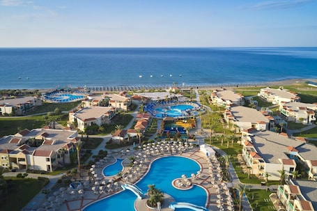 Piscina coperta, piscina stagionale all'aperto, ombrelloni da piscina. Lindos Princess Beach Hotel All Inclusive