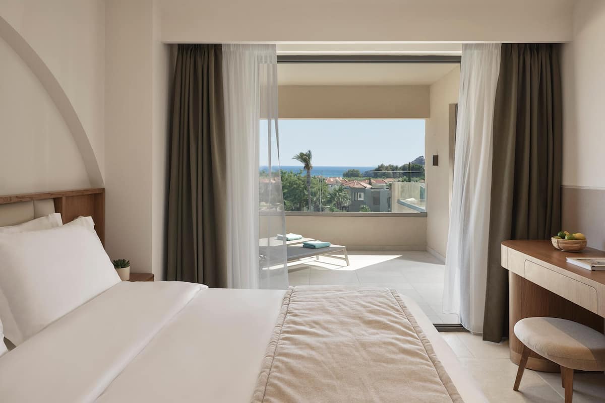 Executive Suite, Sea View | Free minibar, in-room safe, desk, blackout drapes
