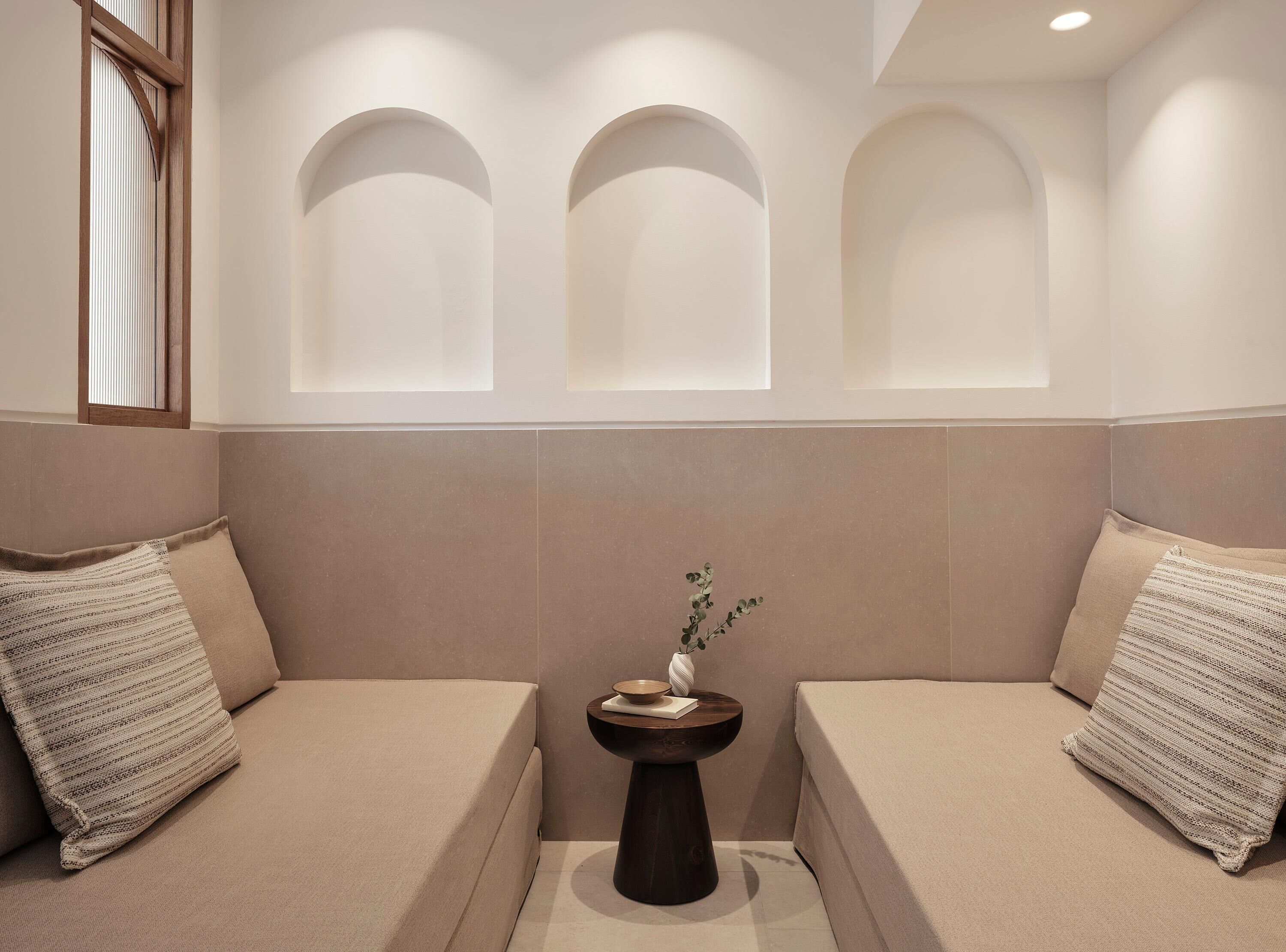 Free minibar, in-room safe, desk, blackout drapes