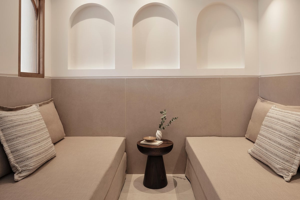 Free minibar, in-room safe, desk, blackout drapes