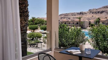 Free minibar, in-room safe, desk, blackout drapes