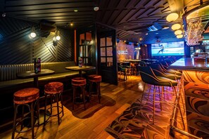 Bar (trong khuôn viên)