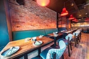 Komplett frokost hver dag (EUR 15 per person)