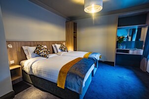 Tabla de planchar con plancha, cunas gratuitas, wifi gratis