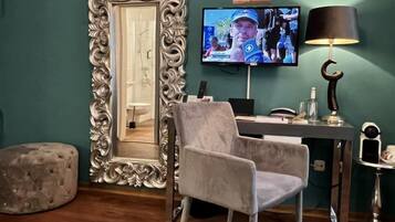 Dobbeltrom for 1 person – signature, 1 queensize-seng, ikke-røyk, hageutsikt | Sengetøy av topp kvalitet, Tempur-Pedic-senger og individuelt dekorert