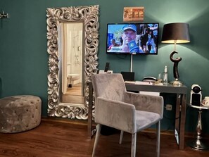 Signature Double Room Single Use, 1 Queen Bed, Non Smoking, Garden View