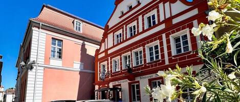 Fachada de la propiedad