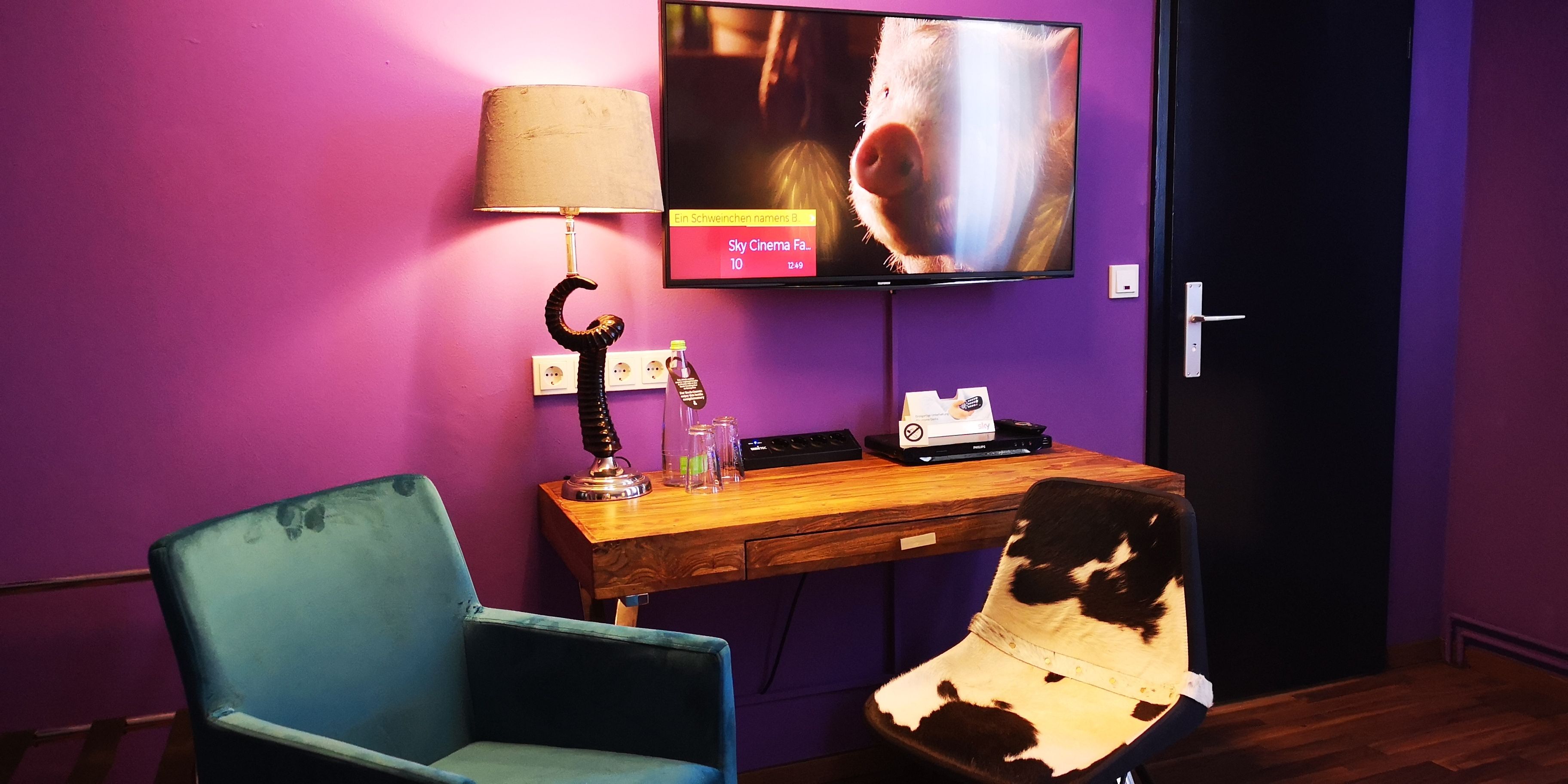 39-inch lcd tv with satellite channels, tv, dvd player