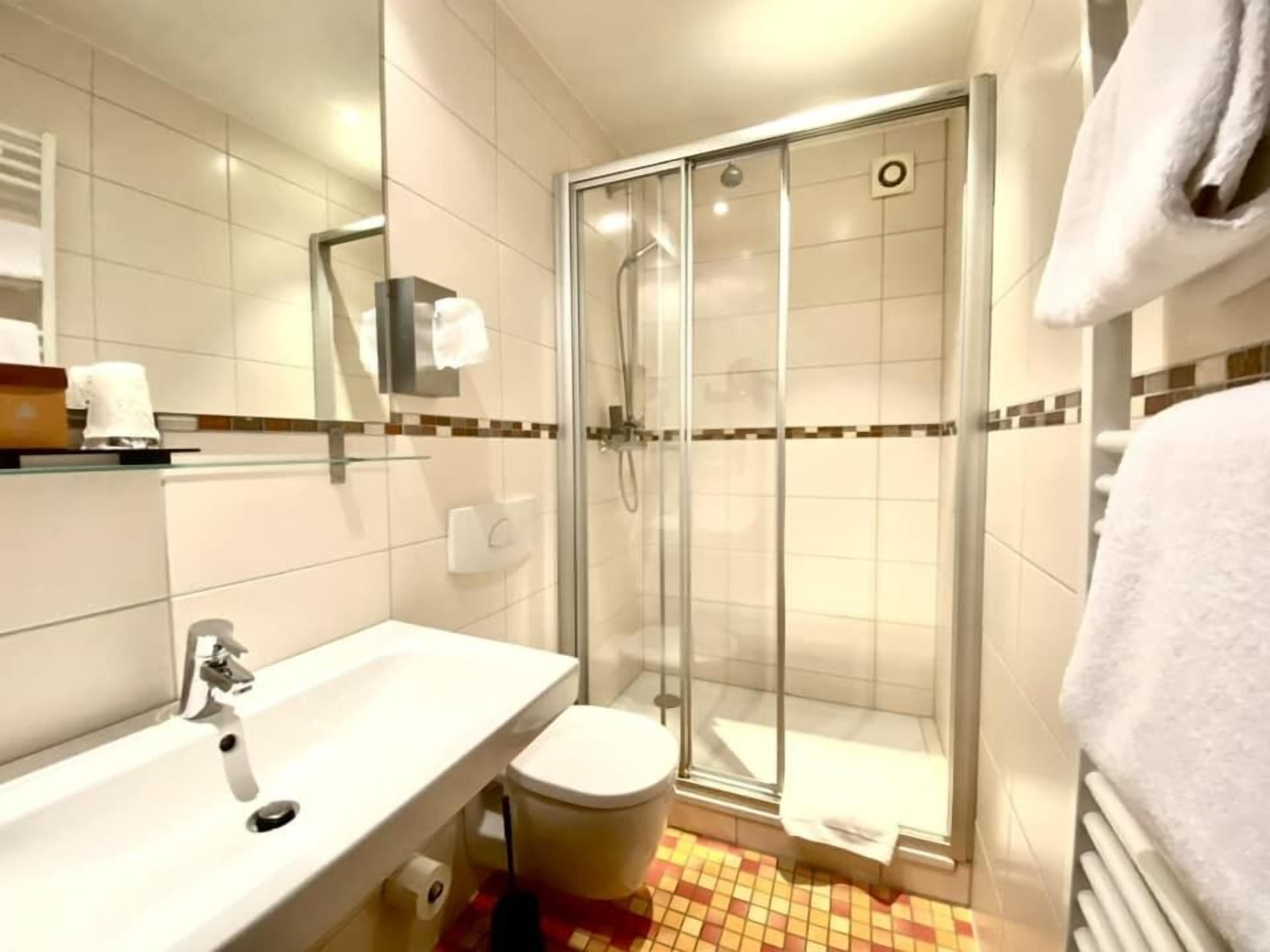 deluxe double room, 1 king bed, non smoking (with air condition) | bathroom | shower, rainfall showerhead, eco-friendly toiletries, hair dryer