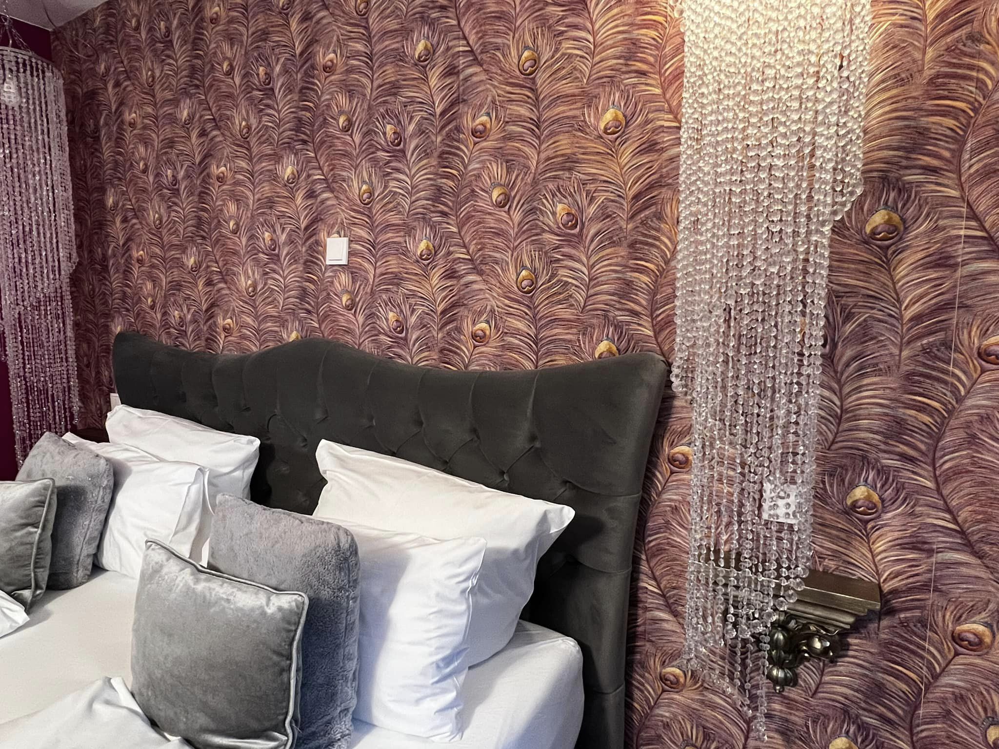 deluxe double room, 1 king bed, non smoking (with air condition) | 1 bedroom, premium bedding, tempur-pedic beds, individually decorated