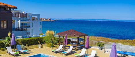 Outdoor pool, sun loungers