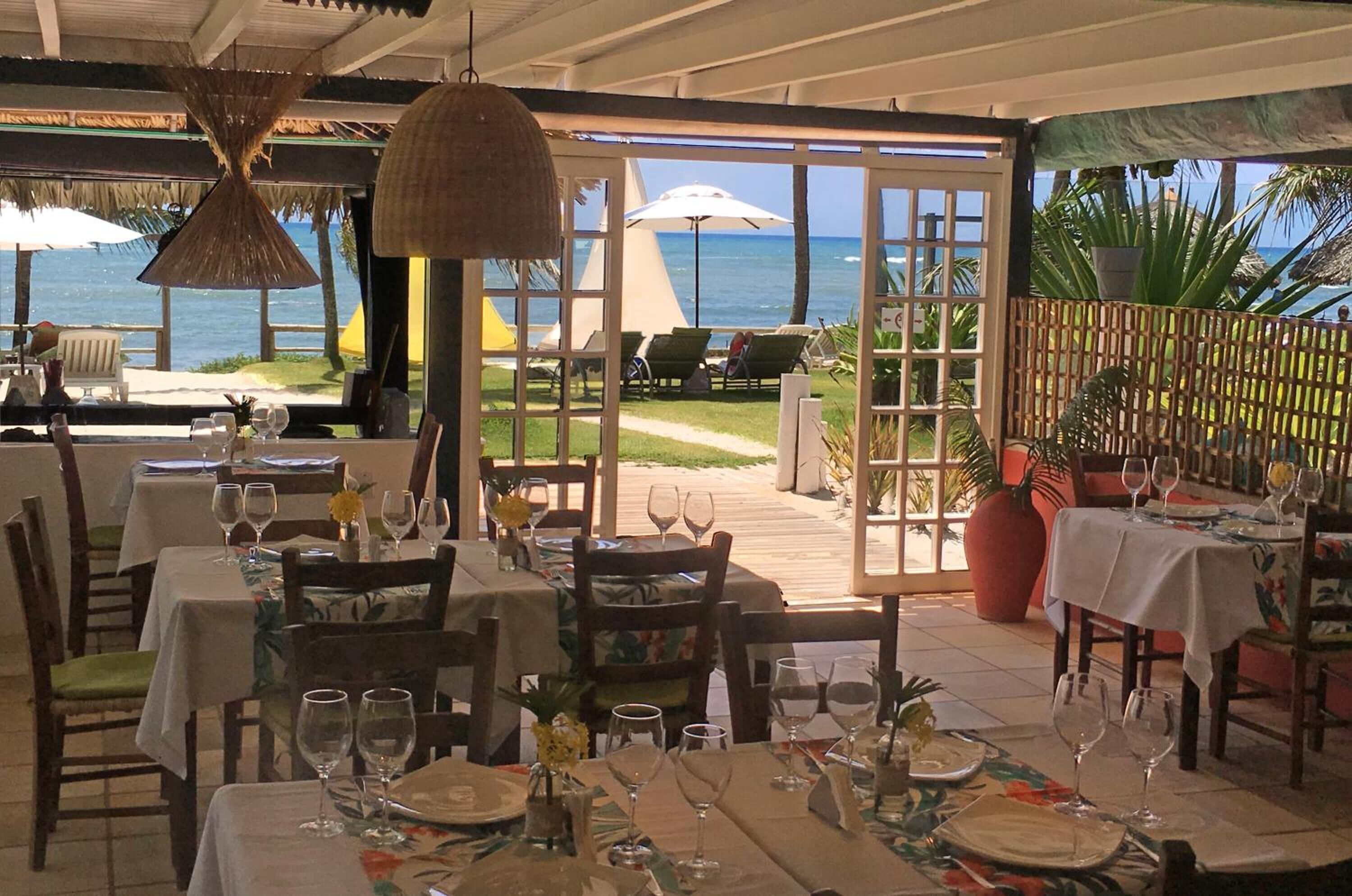 breakfast, lunch and dinner served