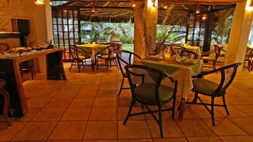 Café da manhã, almoço e jantar