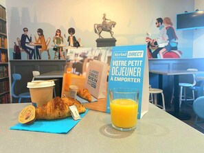 Päivittäinen buffetaamiainen (9 EUR per henkilö)