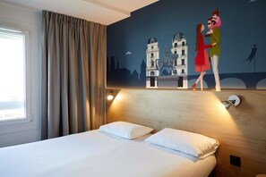 A hotel room with a bed, curtains, a mural of a couple on a bridge, and a window. - KYRIAD DIRECT Orleans - La Chapelle St Mesmin (La Chapelle-Saint-Mesmin)