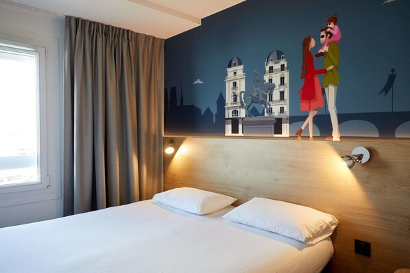 Superior-huone, 1 keskisuuri parisänky | 1 makuuhuone, silitysrauta/-lauta, ilmainen Wi-Fi, vuodevaatteet