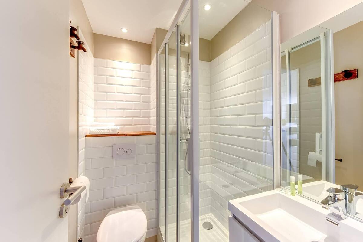 individually furnished, desk, laptop workspace, blackout curtains