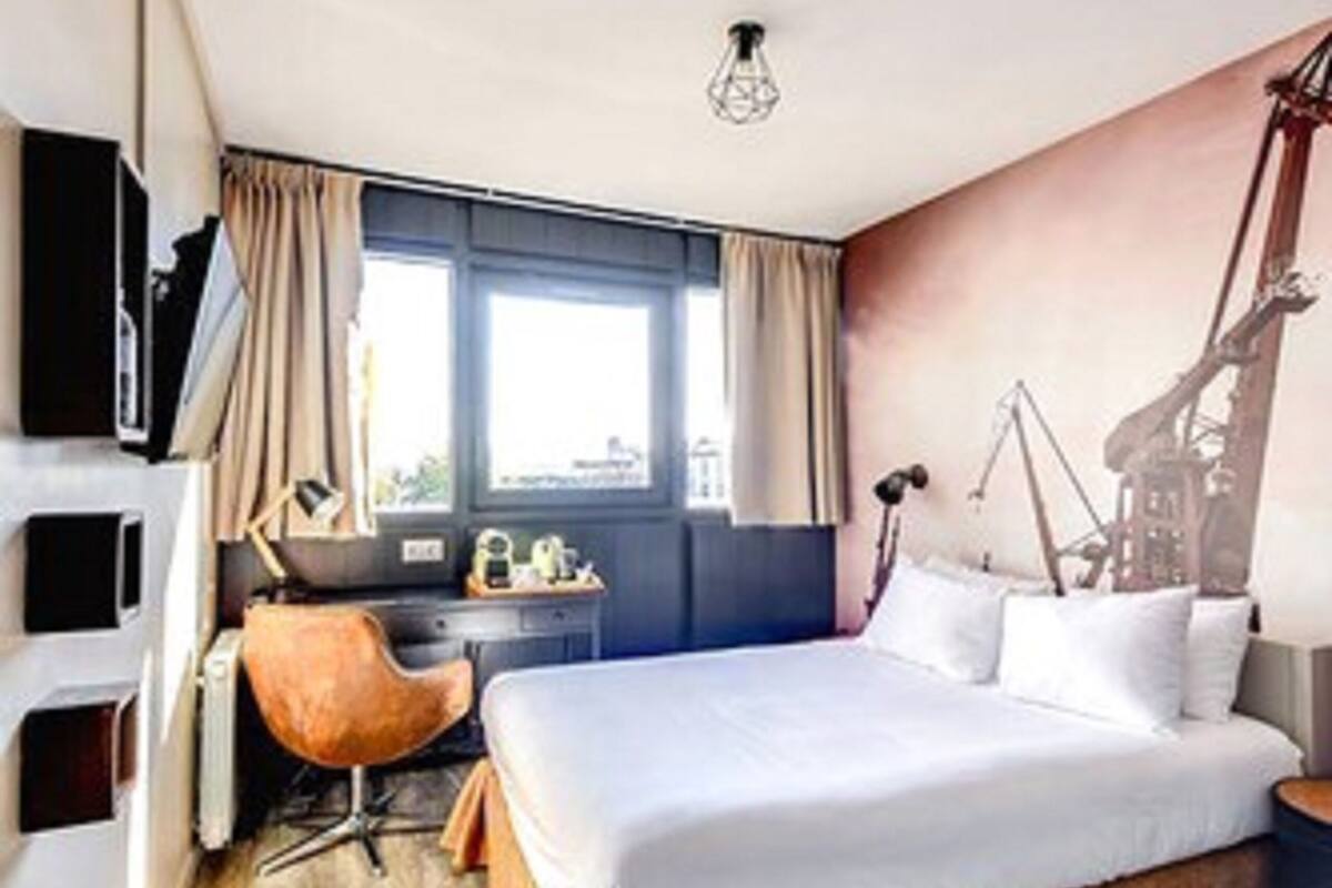 double room, 1 queen bed | individually furnished, desk, laptop workspace, blackout curtains