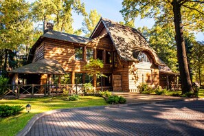 Local and international cuisine