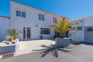 Mặt tiền nơi lưu trú