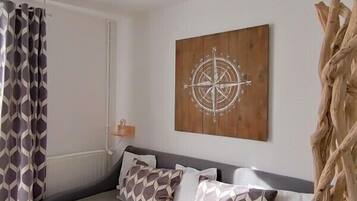 Premium tweepersoonskamer, terras | Luxe beddengoed, een kluis op de kamer, individueel gedecoreerd