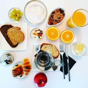 Frokostbuffé hver dag (EUR 15 per person)
