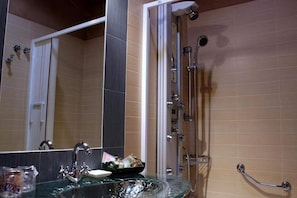 Double or Twin Room | Bathroom