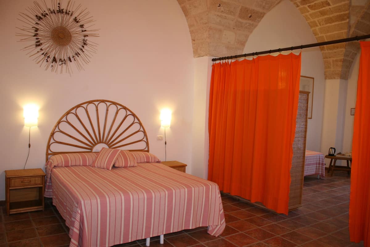 1 dormitorio, minibar, caja fuerte y cortinas opacas