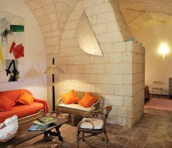 Deluxe Suite | Ruang tamu | 26 inci televisyen dengan digital 