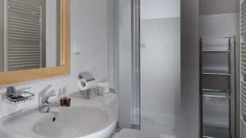 Dusche, Regendusche, kostenlose Toilettenartikel, Haartrockner