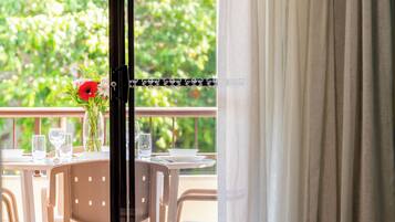 Balcony Queen | Balcony