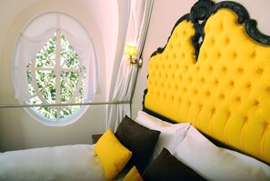 Pillowtop-bedden, een minibar, een kluis op de kamer, geluiddichte muren