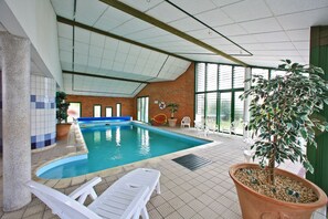 Indoor pool - Hôtel Entre Terre et Mer (Beauvoir-sur-Mer)