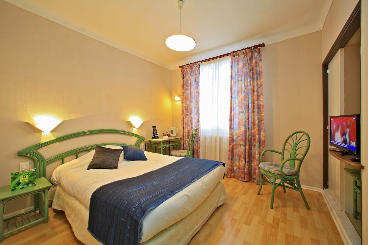 Double Room | In-room safe, desk, free WiFi