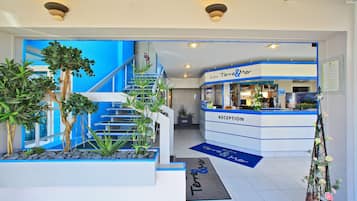 Quầy tiếp tân