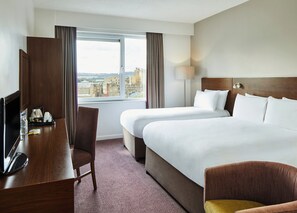 ملاءات للفراش لا تسبب الحساسية ومكتب ومساحة عمل للكمبيوتر المحمول