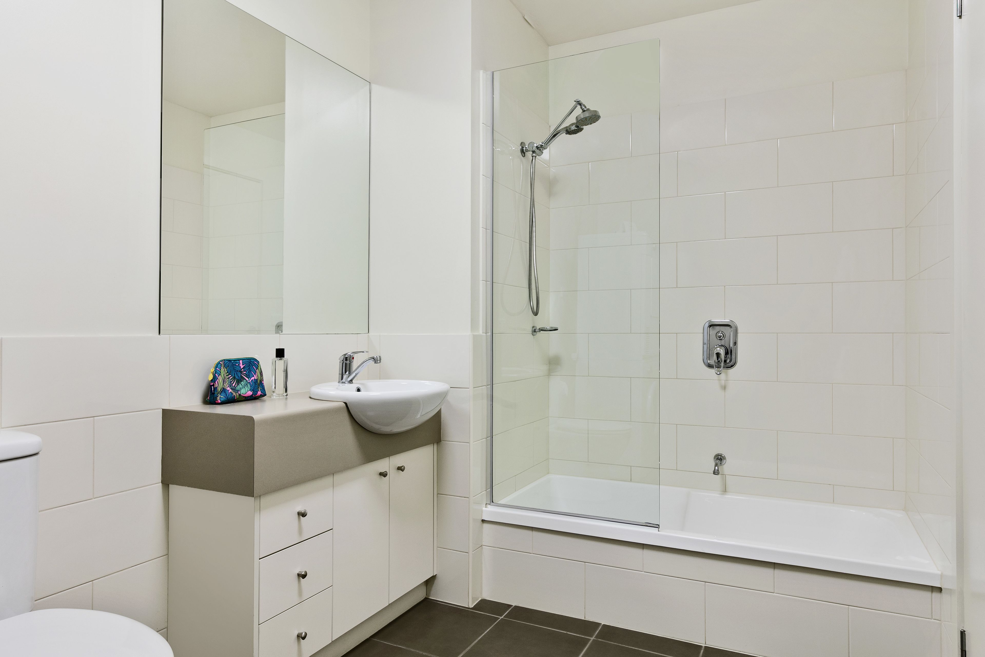 towels, soap, shampoo, toilet paper