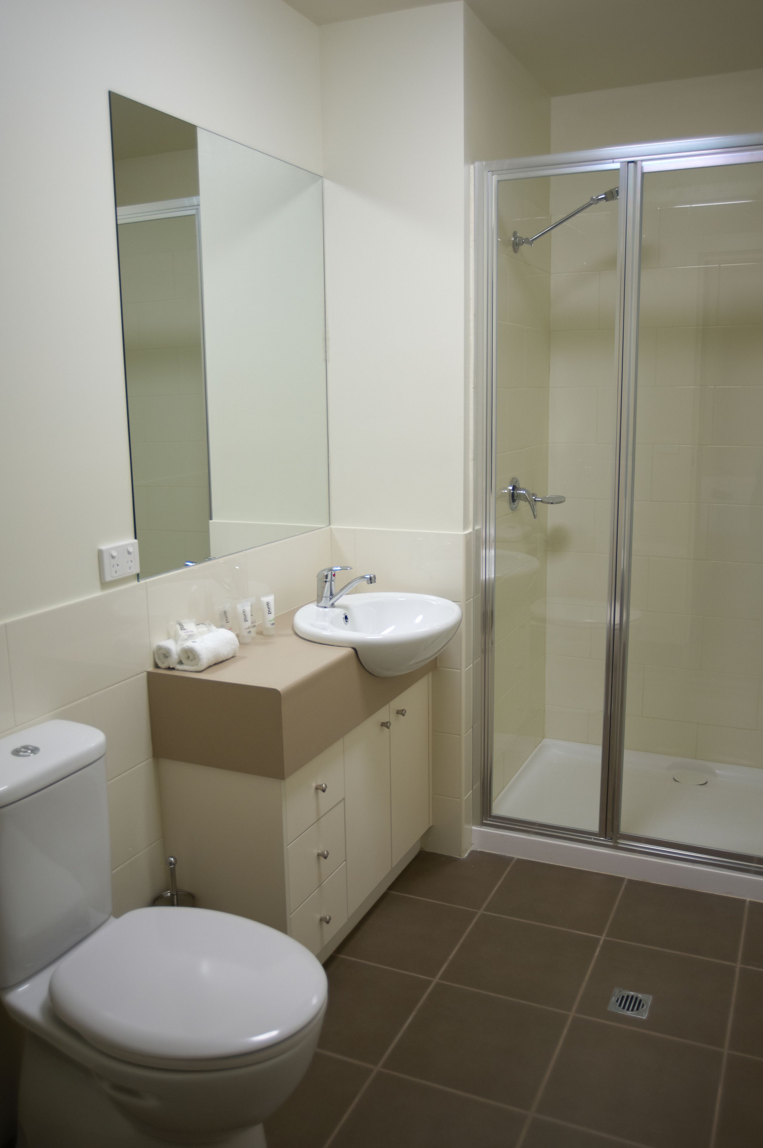 studio | bathroom | towels, soap, shampoo, toilet paper