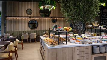 Daily buffet breakfast (EUR 19.00 per person)