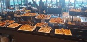 Daily buffet breakfast (EUR 19.00 per person)