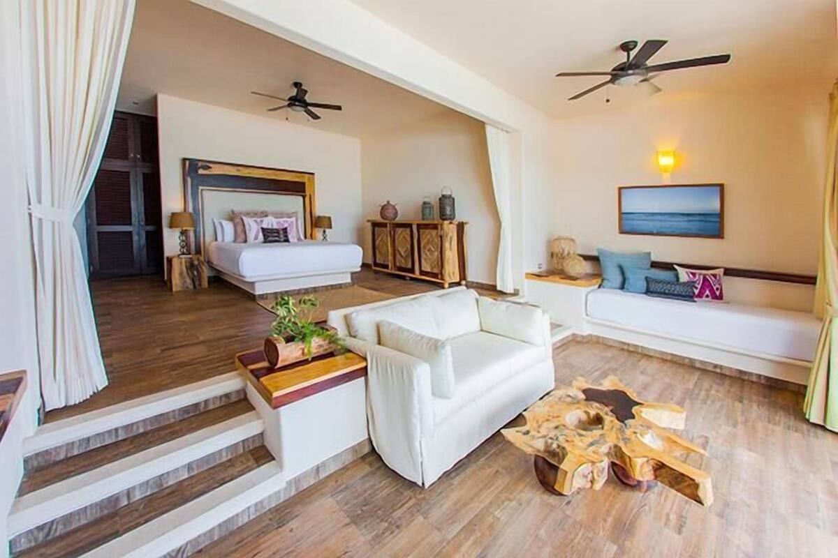 Deluxe suite, 1 King plus 2 Singles, Ground Floor (Cristal) | Frette Italian sheets, premium bedding, Select Comfort beds