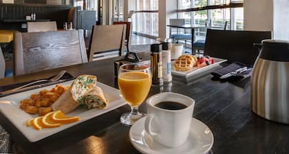 Holiday Inn Detroit Metro Airport by IHG