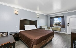 Deluxe Room, 1 King Bed | Desk, iron/ironing board, free WiFi, bed sheets - 3rd Avenue Inn (La Habra)