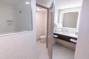 Combined shower/bathtub, designer toiletries, hair dryer, towels - Holiday Inn Express Hotel of Neptune by IHG (Neptune City)