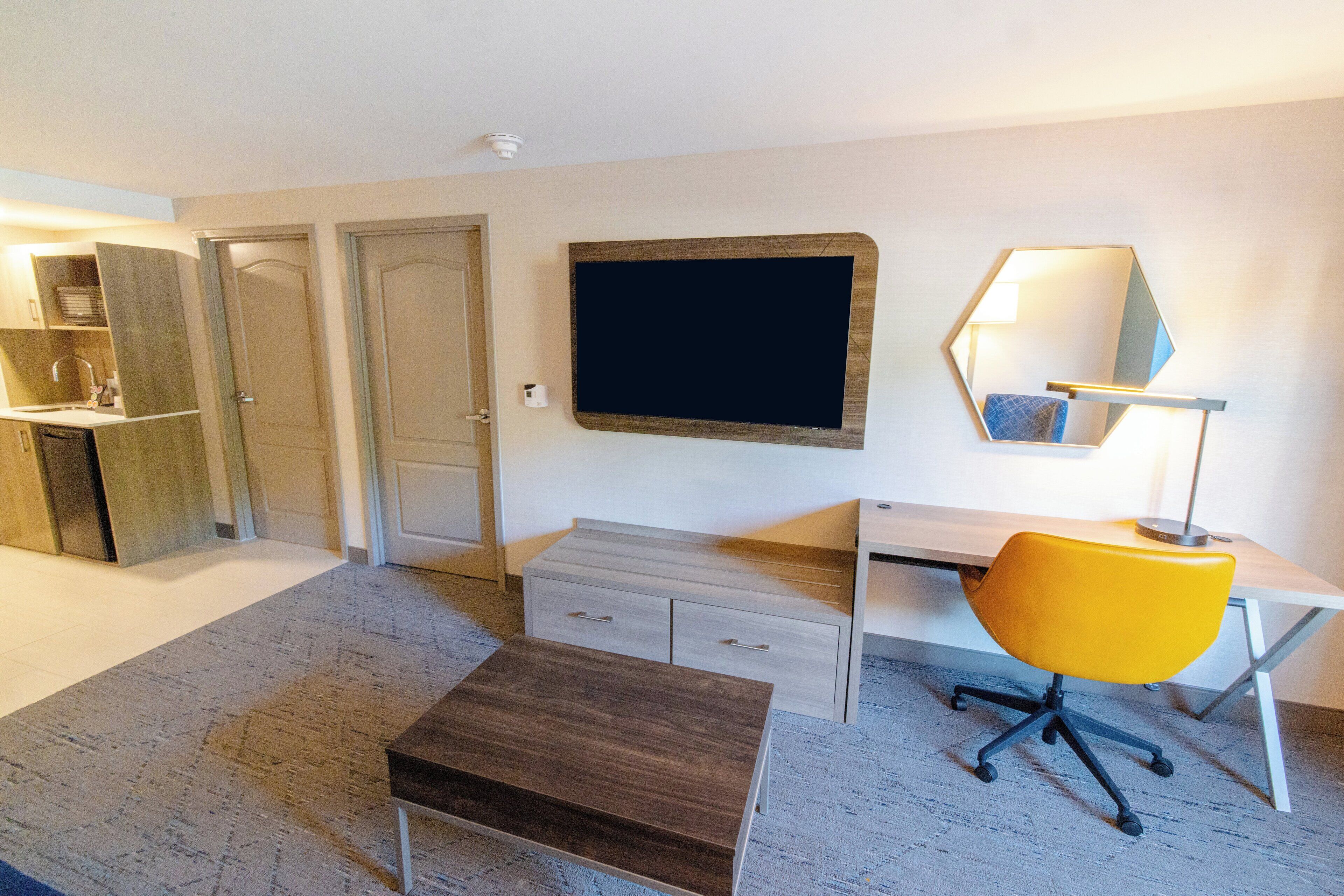 suite, 1 king bed with sofa bed (wet bar) | pillow-top beds, in-room safe, desk, blackout curtains