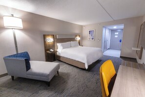Pillowtop beds, in-room safe, desk, blackout drapes - Holiday Inn Express Hotel of Neptune by IHG (Neptune City)