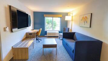 Pillowtop beds, in-room safe, desk, blackout drapes